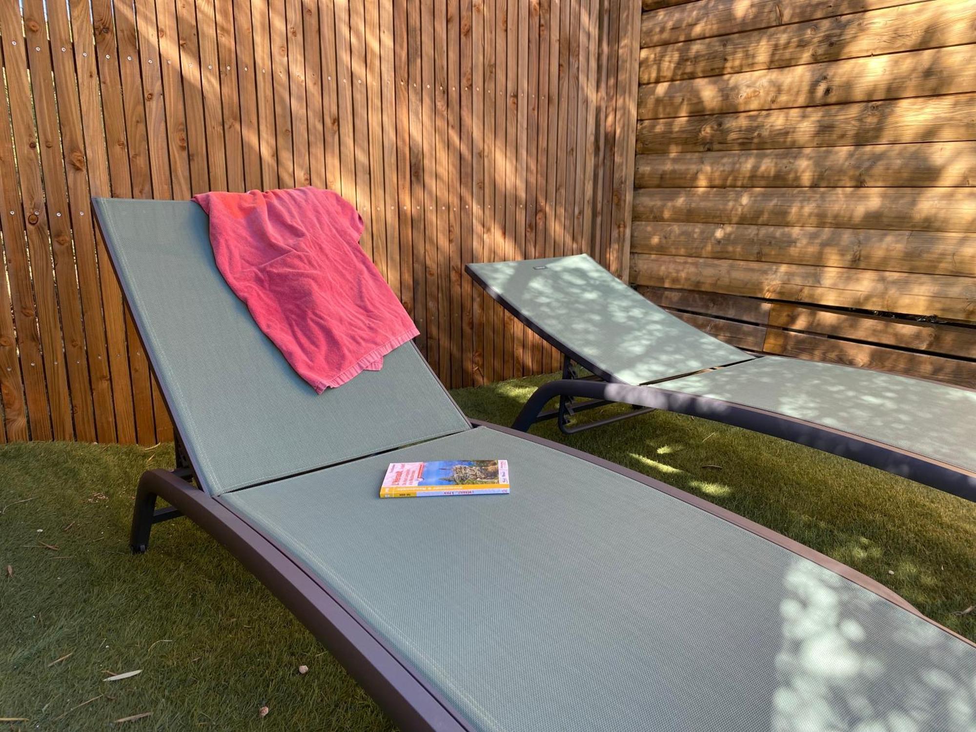 Camping Les Amandiers Castelnau-de-Guers Exteriér fotografie